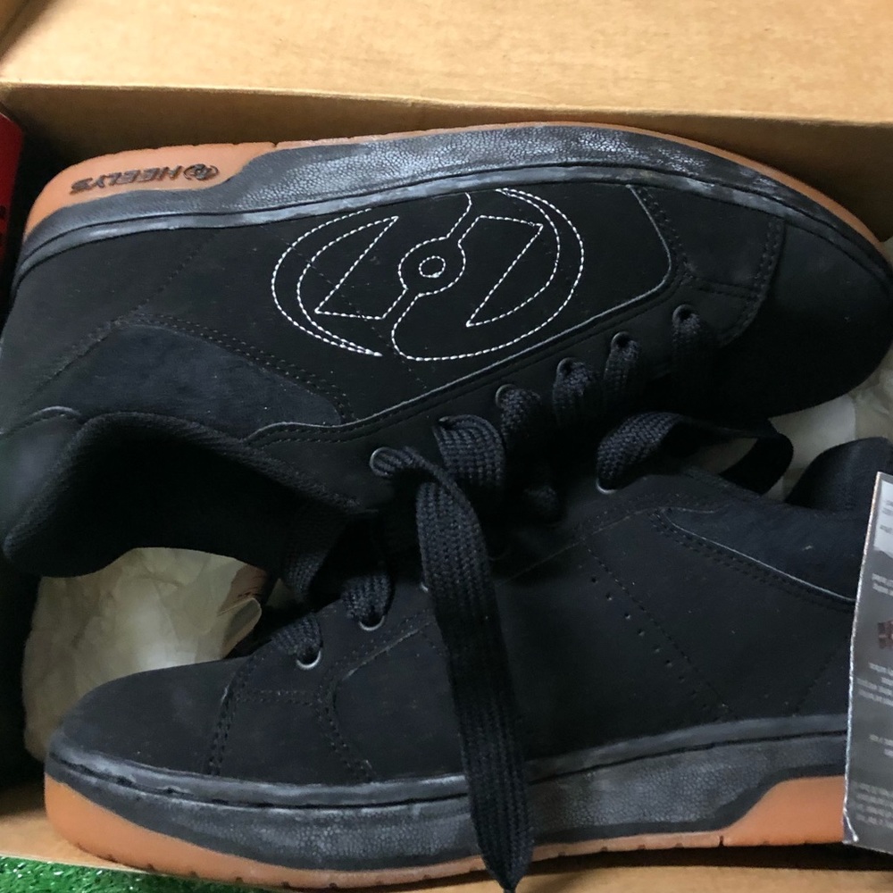 Men’s Heely’s NEVER worn! Sz 9